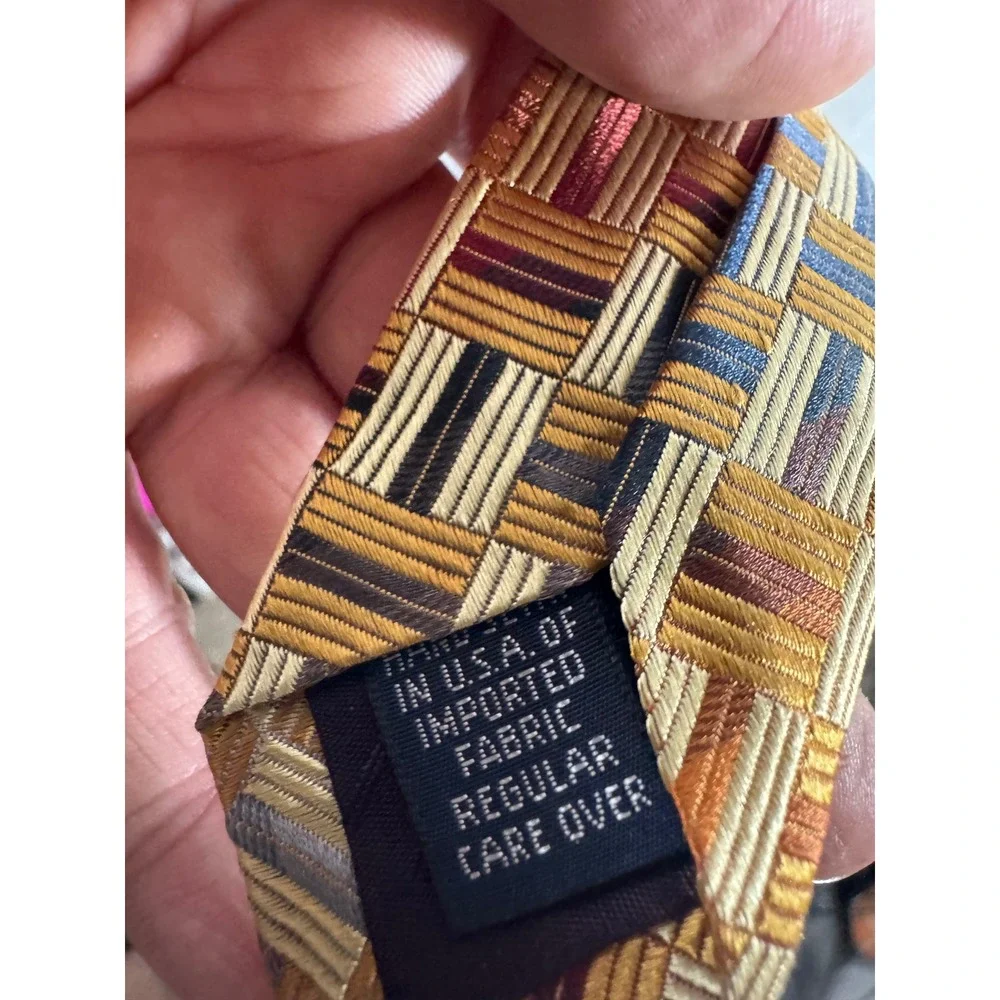 Roundtree & Yorke Mens Silk Tie Gold Bronze Geometric Basketweave Handmade tie